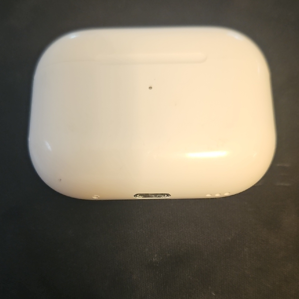 White Wireless Earbuds Charging Case